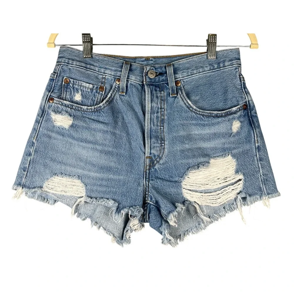 LEVIS 501 Cut Off Jean Shorts Light Blue Wash Women 26 (28.5*) Button Fly Denim‎